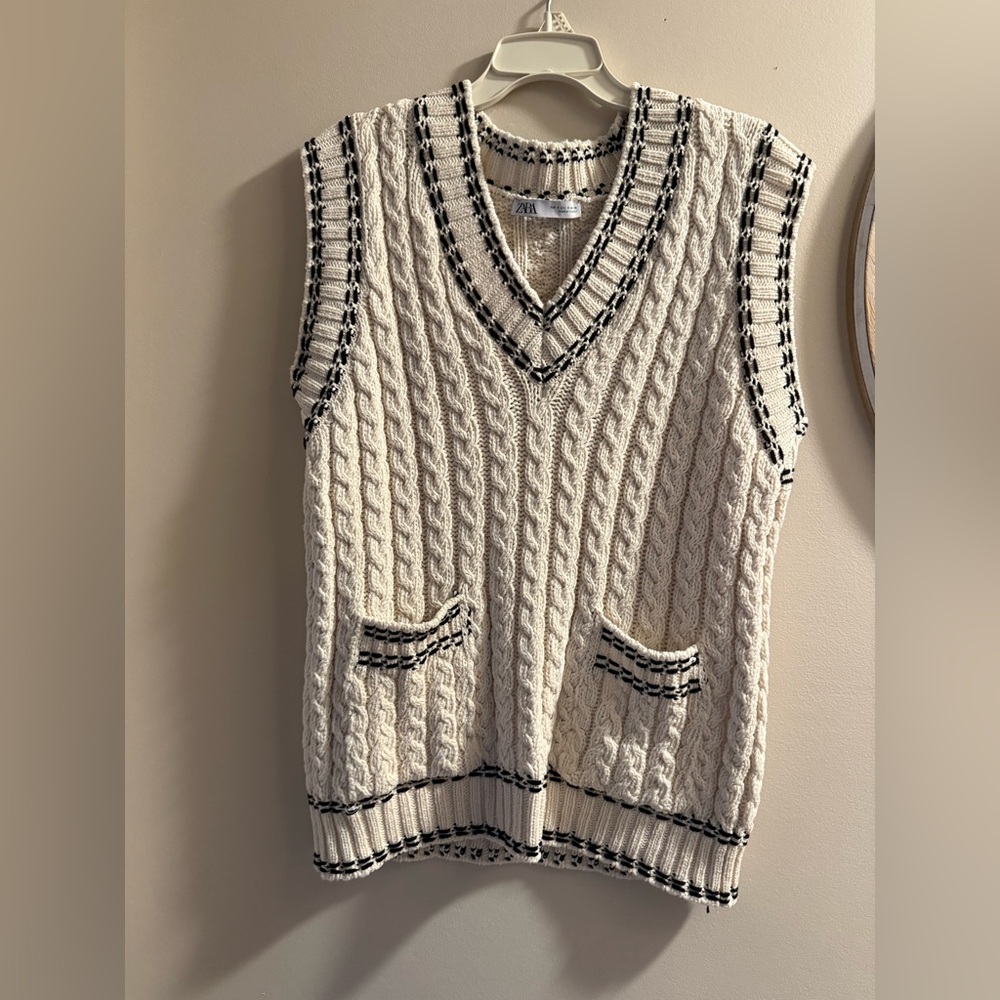 Zara Women's Cream and Black V-Neck Sweater Vest
